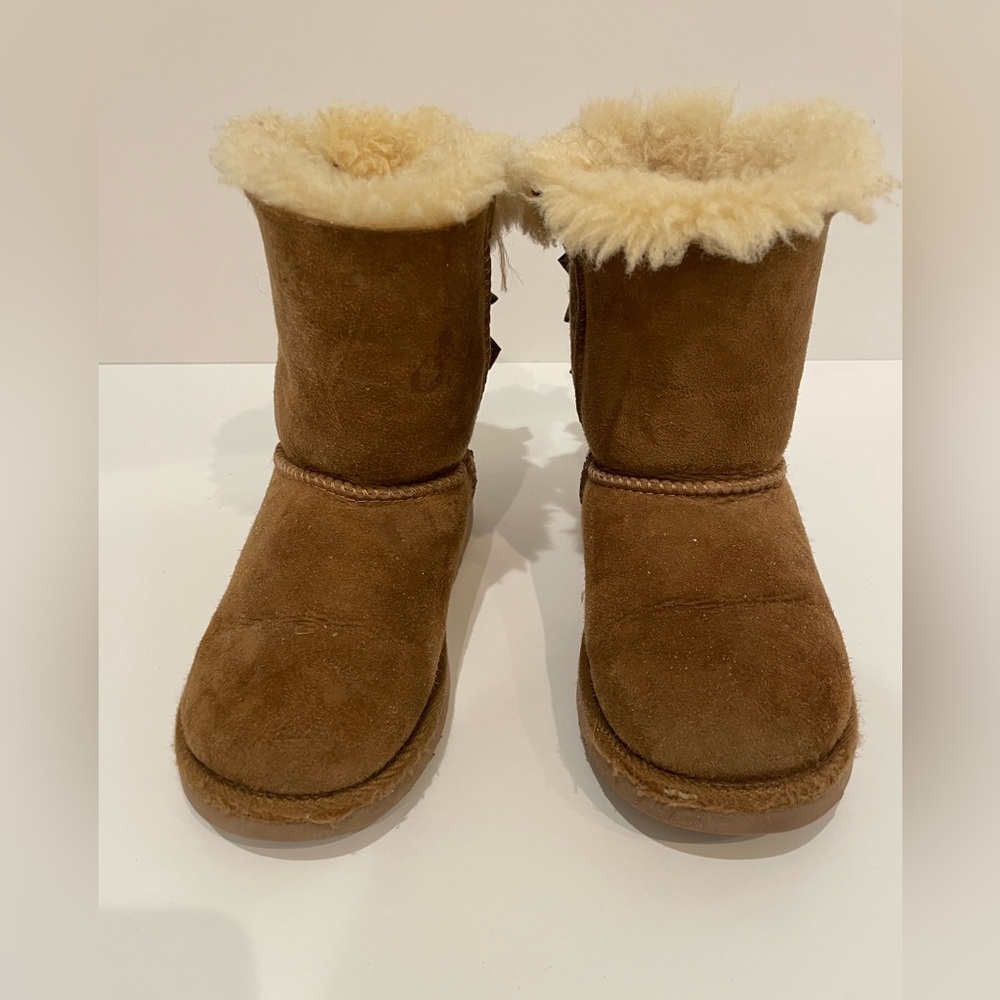 Girls Ugg boots size 11. Good Condition